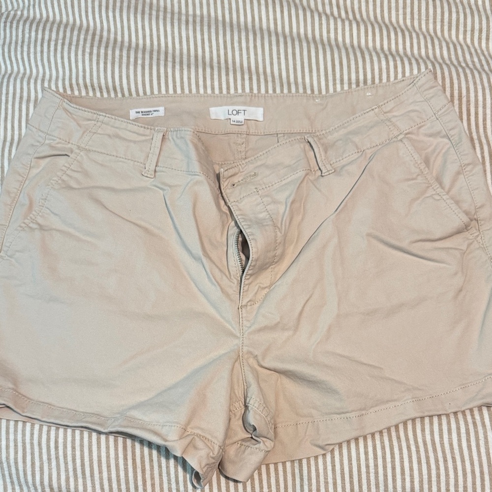 LOFT Women's Beige Cargo Shorts